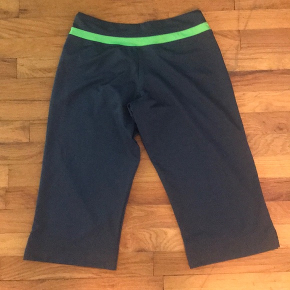 Nike Performance Capris - Picture 3 of 4